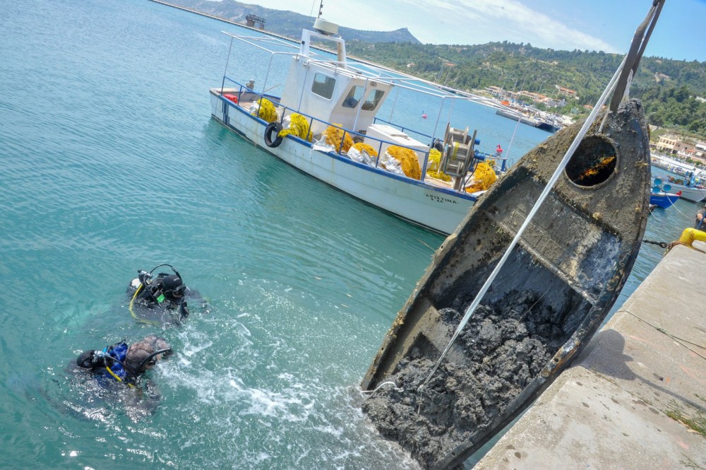 Υπουργείο Ναυτιλίας: 14 τόνοι σκουπιδιών ανασύρθηκαν από 8 λιμάνια σε 4 ημέρες