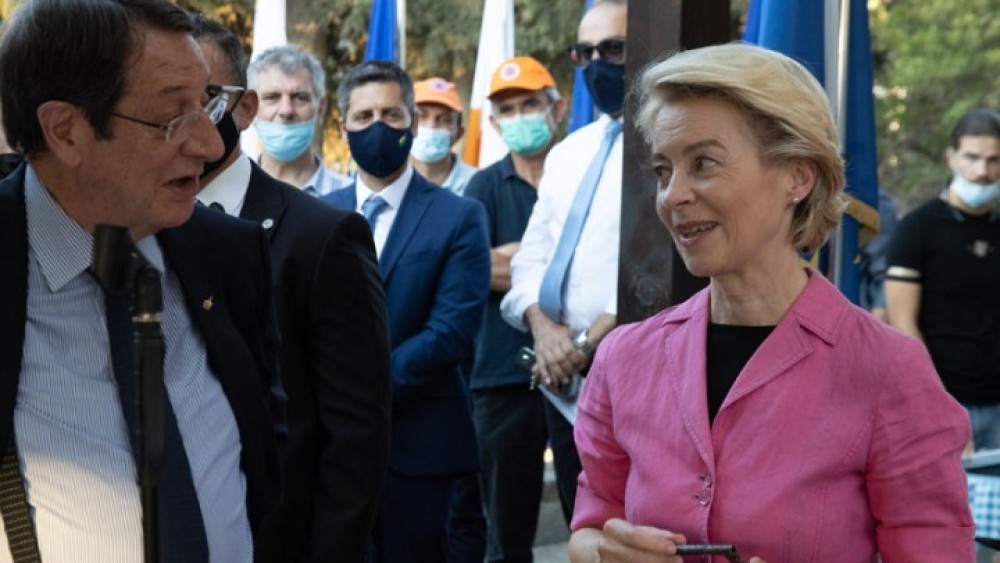 Κύπρος: Η Φον ντερ Λάιεν παραδίδει στον Αναστασιάδη το Σχέδιο Ανάκαμψης