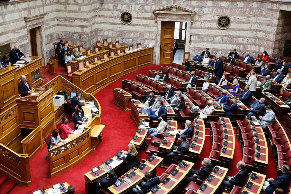 Βουλή: Ψηφίστηκε το νομοσχέδιο για την αντιμετώπιση του “μαύρου χρήματος”