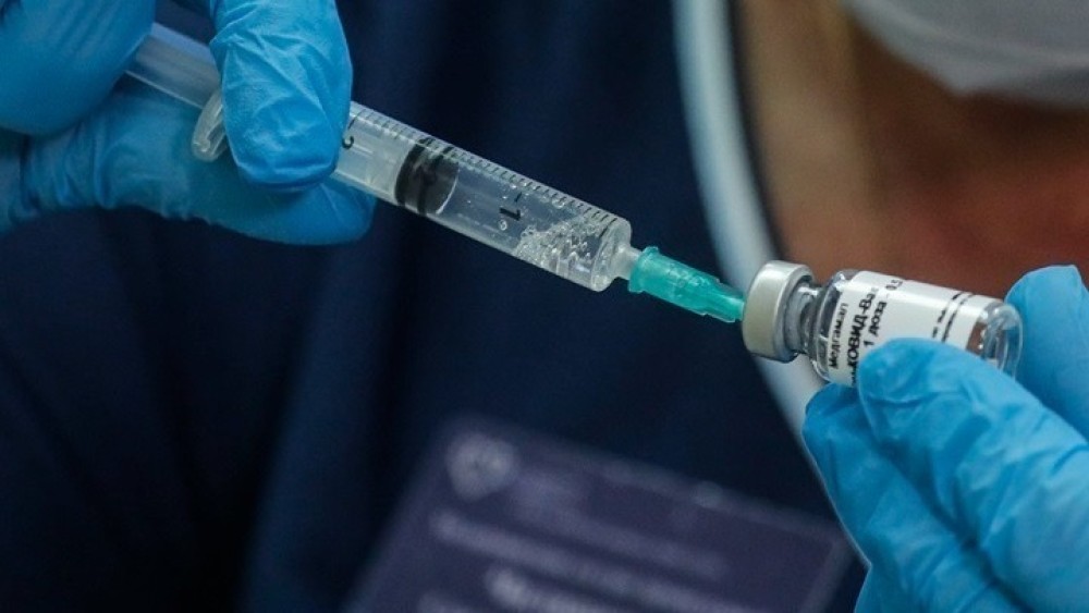 Βασιλακόπουλος: Αποτελεσματικά τα εμβόλια για έναν χρόνο-Πιθανή 3η δόση για κάποιους ασθενείς