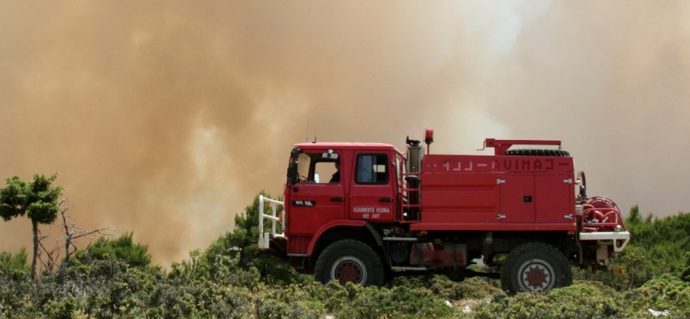 Μάχη με τις φλόγες στον Βαρνάβα Αττικής -Τέσσερις πυρκαγιές σε Ελευσίνα και Ασπρόπυργο