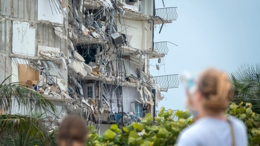 Κατάρρευση πολυκατοικίας στη Φλόριντα: Τέλος στις έρευνες για επιζώντες