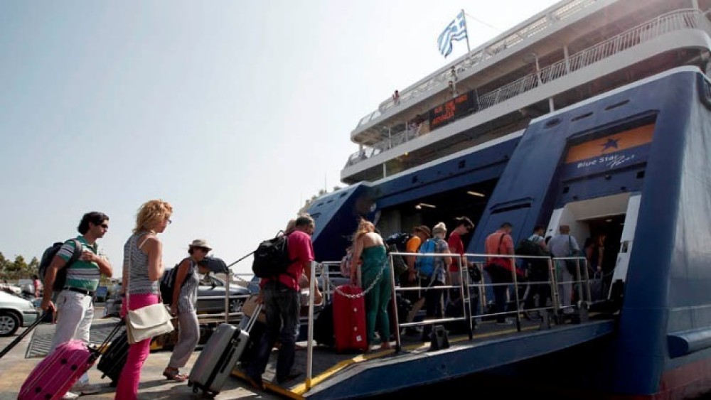 Ίος κρούσματα από κορωνοπάρτι: Δεν γνώριζαν οι αρχές κατά την επιβίβαση στο πλοίο