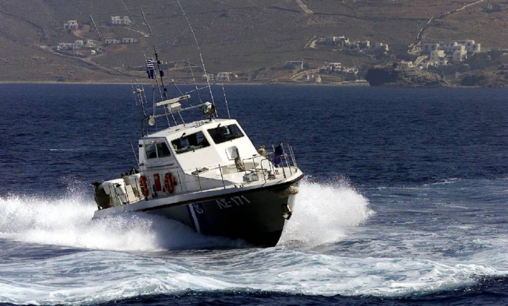 Νάξος: Στην Αγία Άννα μεταφέρονται οι επιβαίνοντες του σκάφους που προσάραξε