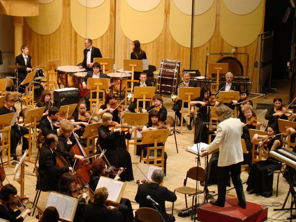 Αναδιάταξη στις ορχήστρες προτείνουν Αμερικανοί: Τα πνευστά πίσω, λόγω κορωνοϊού