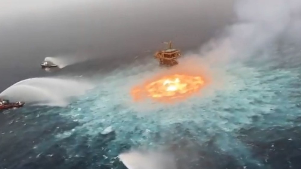 Μεξικό: Πήρε φωτιά ο &#8230;ωκεανός ελέω πετρελαϊκής πλατφόρμας