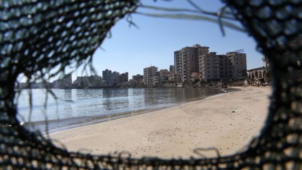 Κύπρος: Καταγγέλλει επιχείρηση αρπαγής των ελληνοκυπριακών κατοικιών στην Αμμόχωστο