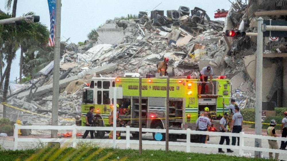 ΗΠΑ: Ένας νεκρός και 99 αγνοούμενοι από την κατάρρευση κτιρίου στη Φλόριντα