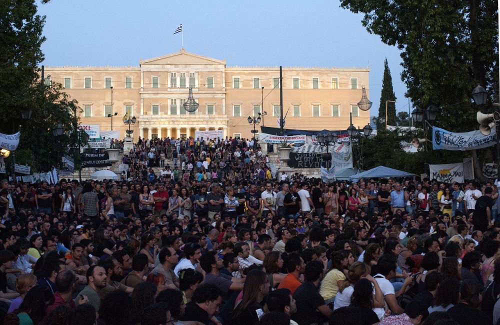 Απέλπιδα προσπάθεια ΣΥΡΙΖΑ: Στήνει νέο σκηνικό με πλατείες «αγανακτισμένων»