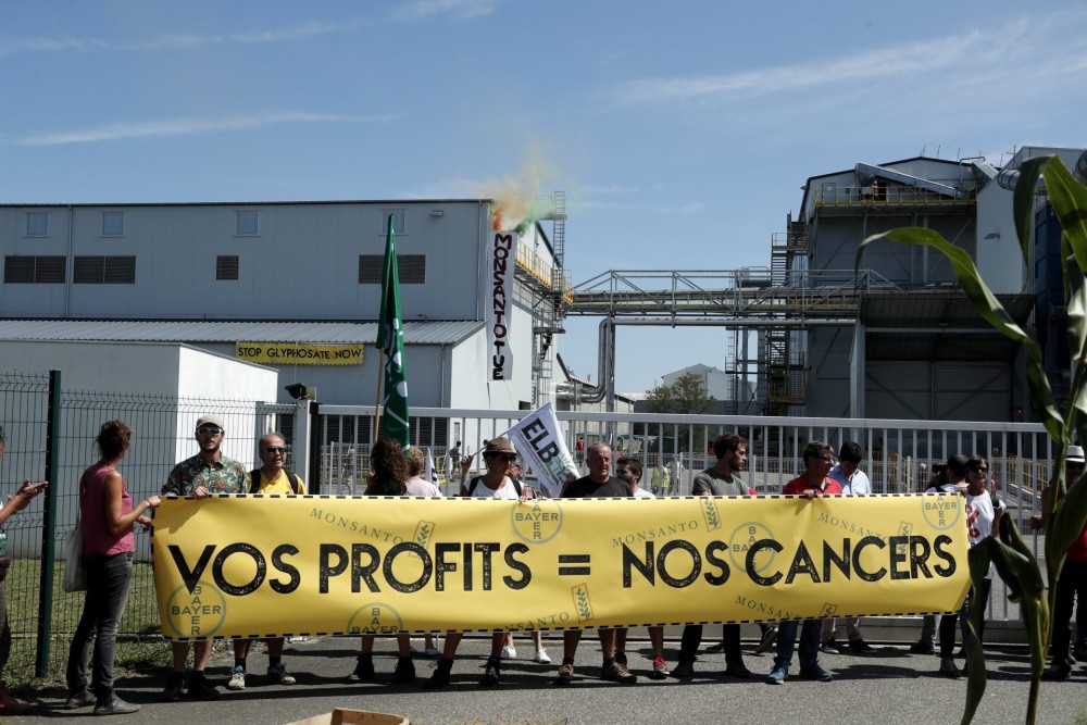 Γαλλία: 400.000 € πρόστιμο στη Monsanto για lobbying υπέρ επικίνδυνου ζιζανιοκτόνου