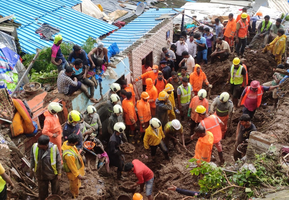 Μουμπάι-Ινδία: 30 νεκροί από κατολισθήσεις εξαιτίας σφοδρών βροχοπτώσεων