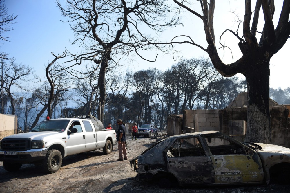 Φωτιά στην Αιγιαλεία: Βελτιωμένη η εικόνα, επί ποδός 294 πυροσβέστες