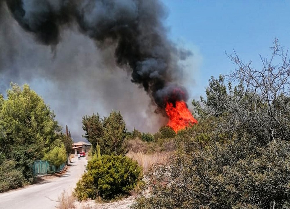 Άργος: Υπό έλεγχο η φωτιά στο Δορούφι