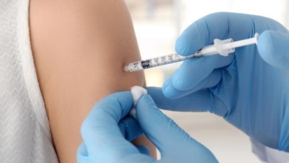Βασιλακόπουλος: Να εμβολιάσουν οι γονείς άφοβα τα παιδιά τους