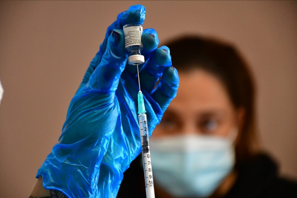Κορωνοϊός: Στοίχημα οι 7 εκατομύρια εμβολιασμοί για ένα ασφαλές φθινόπωρο