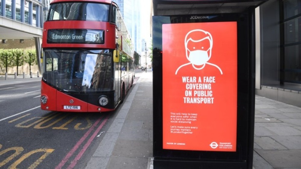 Λονδίνο: Παραμένει υποχρεωτική η χρήση μάσκας στα μέσα μαζικής μεταφοράς