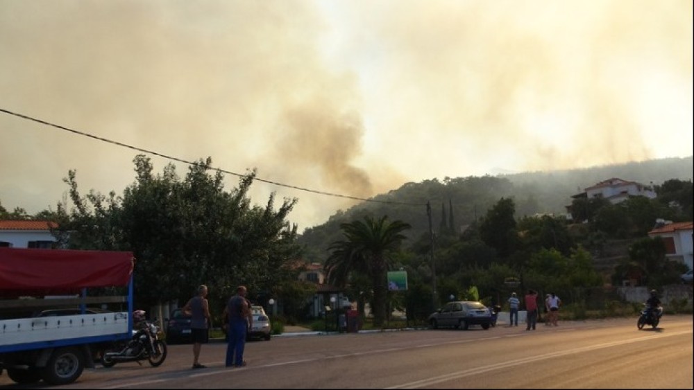 Μάχη με τις φλόγες στη Σάμο: Μεγάλο ενεργό μέτωπο