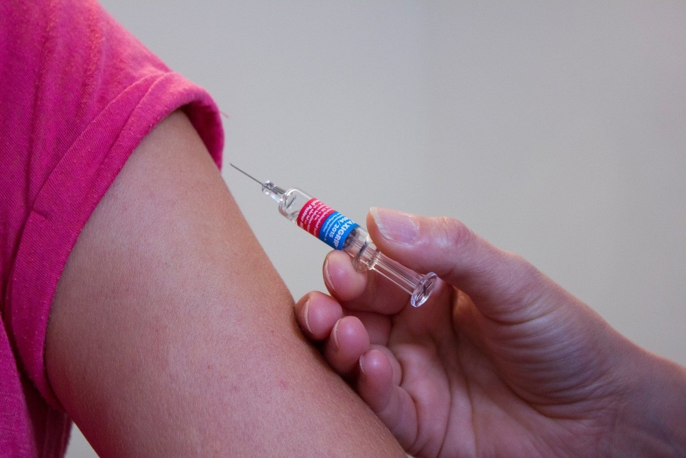 Εμβόλια: Ανοίγει σήμερα η πλατφόρμα των ραντεβού για τα παιδιά άνω των 12 ετών