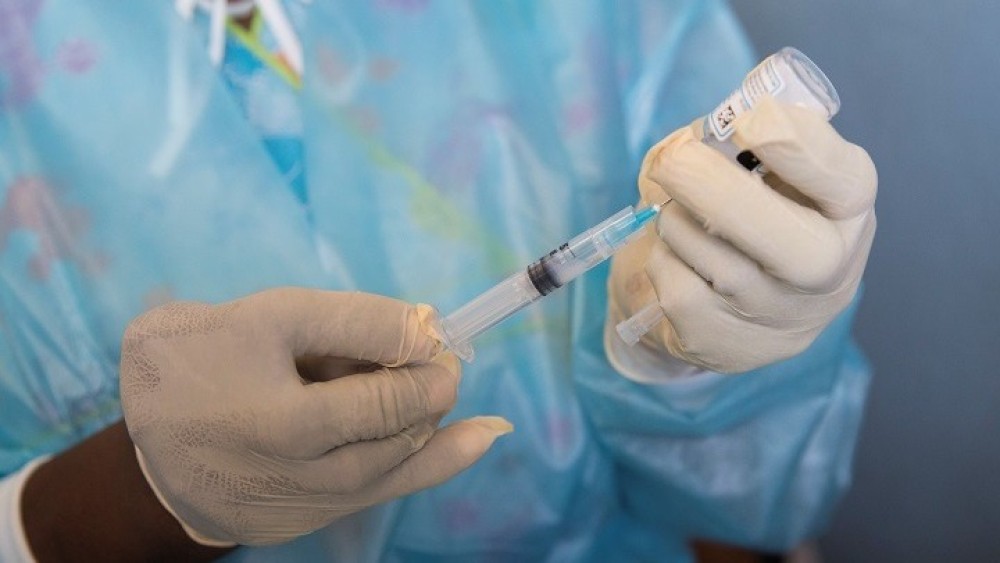 Covid-19: Ο ΕΜΑ ενέκρινε τη χρήση του εμβολίου της Moderna για εφήβους