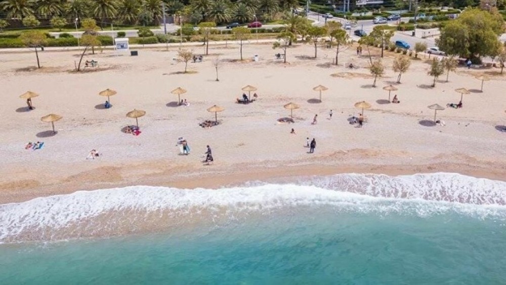 Καύσωνας: Αυτές είναι οι οργανωμένες παραλίες που ανοίγουν δωρεάν – Ποιες ημέρες ισχύει