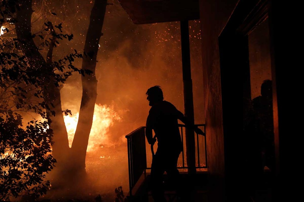 Φωτιές: Μάχη σε πολλαπλά μέτωπα &#8211; Εκκενώνονται Καπανδρίτι, Πολυδένδρι και Μαλακάσα