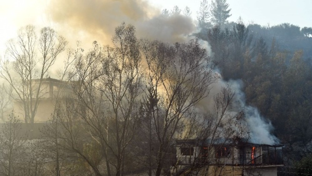 Μεσσηνία: Σε δύσβατο σημείο η φωτιά στο Βλαχόπουλο