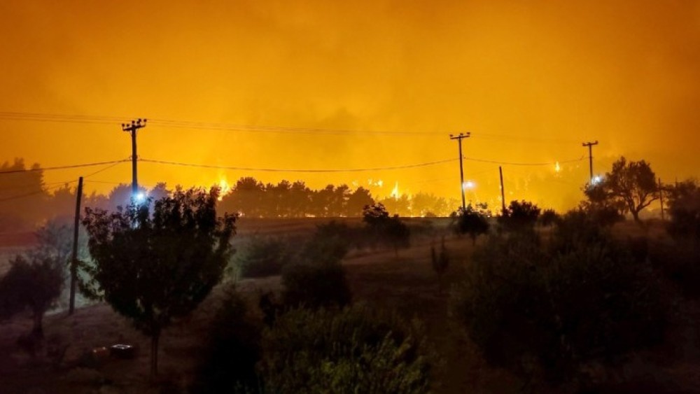Εύβοια: Εφιαλτικές στιγμές στους Κουρκουλούς-3 πυροσβέστες με ελαφρά εγκαύματα