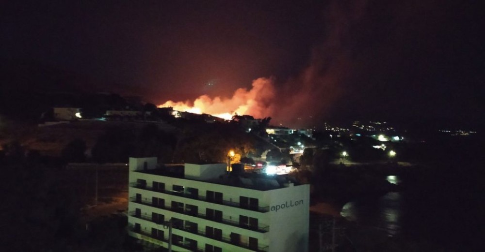 Εύβοια: Πυρκαγιά ανάμεσα στο Μετόχι και τον Αετό Καρύστου