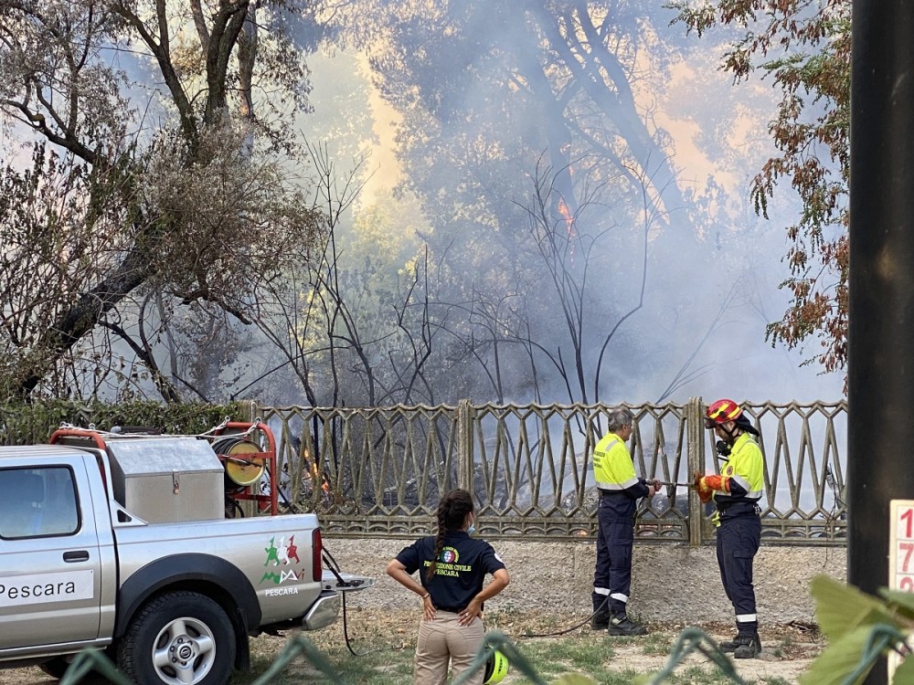 Ιταλία: Πυρκαγιά κατέστρεψε τον πευκώνα της Πεσκάρα-Εκκενώθηκαν