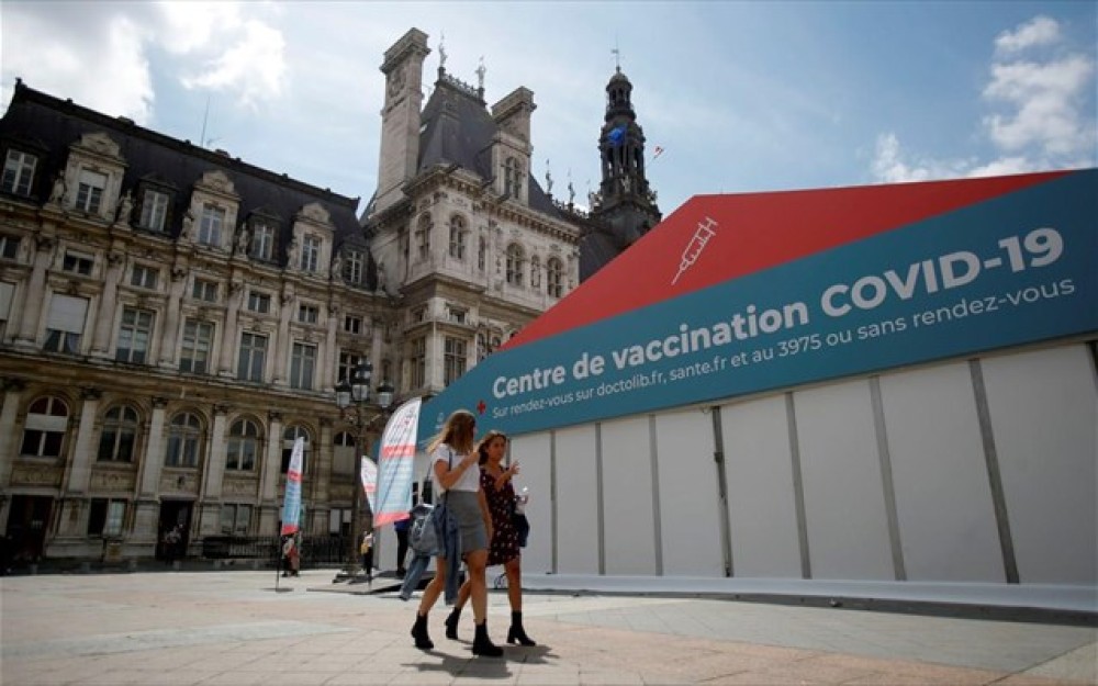 Γαλλία: Με υγειονομικό πάσο Covid-19 από σήμερα οι πολίτες