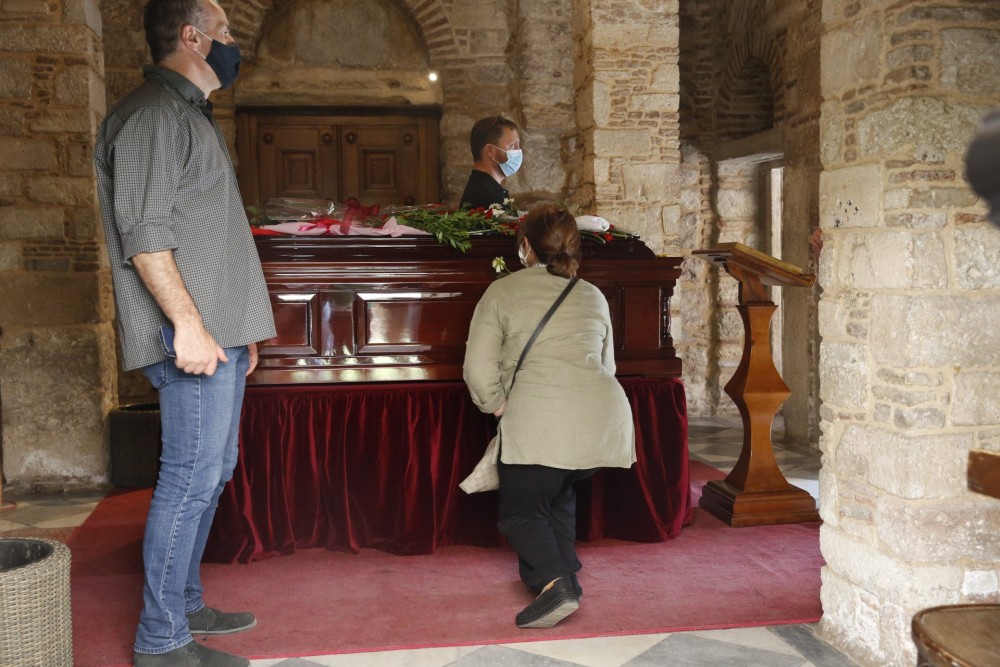 Μίκης Θεοδωράκης: Κορυφώνονται οι προετοιμασίες για την ταφή-Πλήθος κόσμου στη Μητρόπολη
