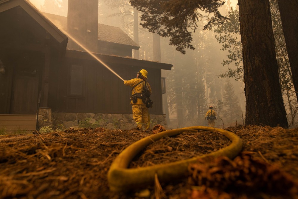 ΗΠΑ: Ο Μπάιντεν κήρυξε κατάσταση έκτακτης ανάγκης στην Καλιφόρνια λόγω της πυρκαγιάς Κάλντορ
