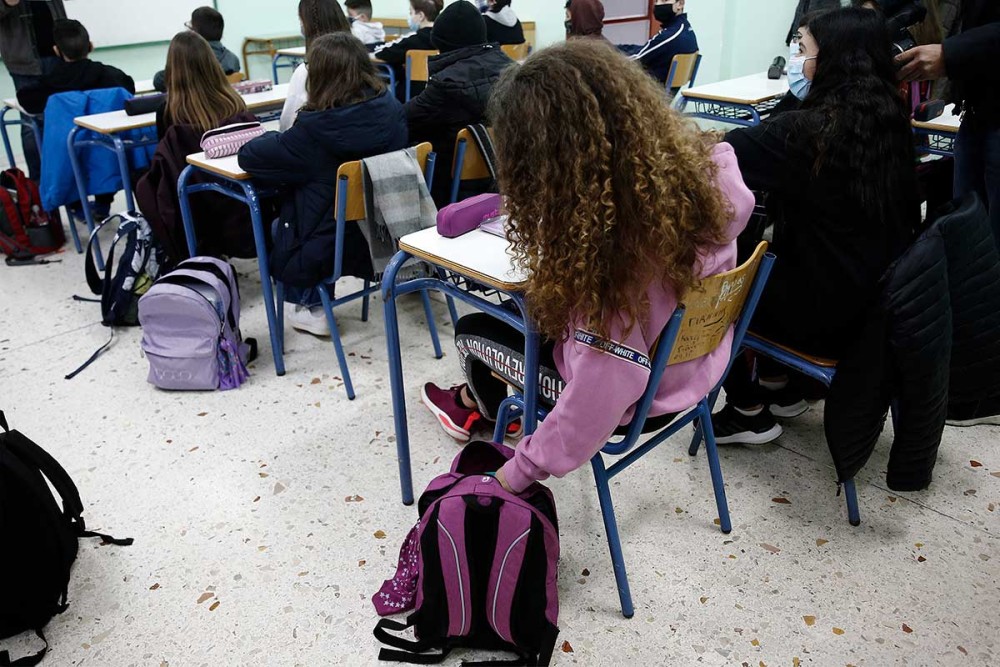Νίκος Γ. Σακελλαρόπουλος: Οι ανεμβολίαστες βόμβες στα σχολεία