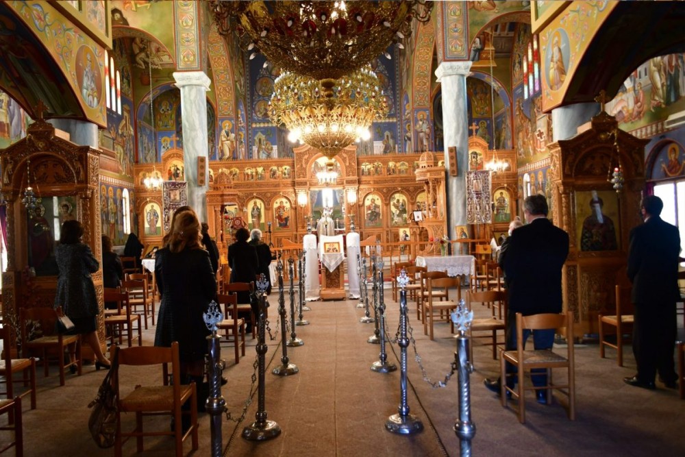 «Καμπάνα» 1500 ευρώ σε ιερέα που άφηνε πιστούς χωρίς μάσκα στον ναό