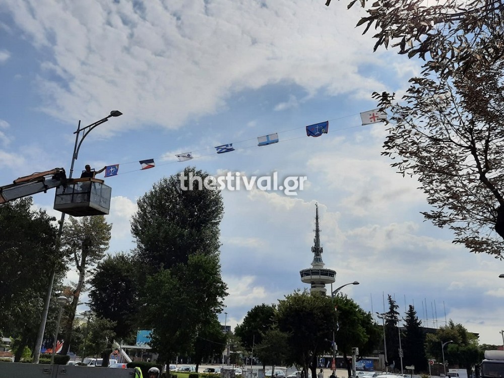 Θεσσαλονίκη: Με σημαίες της Ελληνικής Επανάστασης του 1821 &#8220;ντύθηκε&#8221; η πόλη