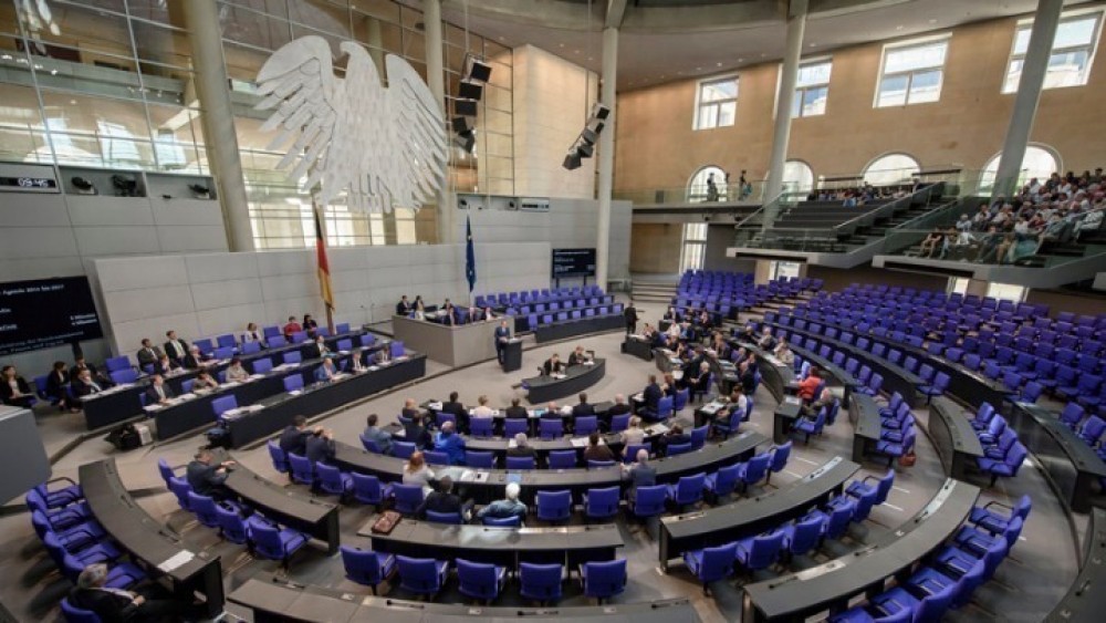 Γερμανία: Αντιπαράθεση στην τελευταία ολομέλεια της Bundestag πριν από τις εκλογές