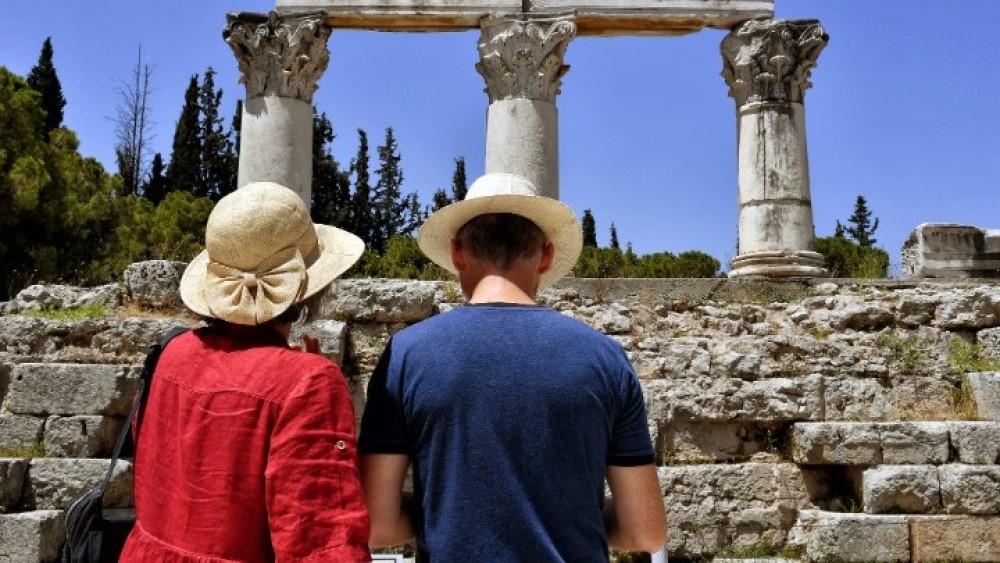 Ψήφος εμπιστοσύνης στο &#8220;ελληνικό καλοκαίρι&#8221; από Έλληνες και ξένους επισκέπτες