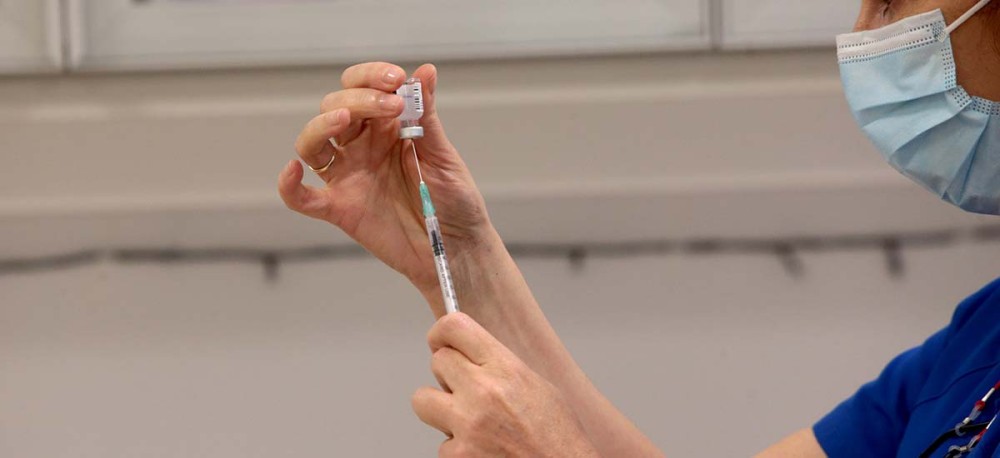 Βασιλακόπουλος: 100% ασφαλής η τρίτη δόση εμβολίου