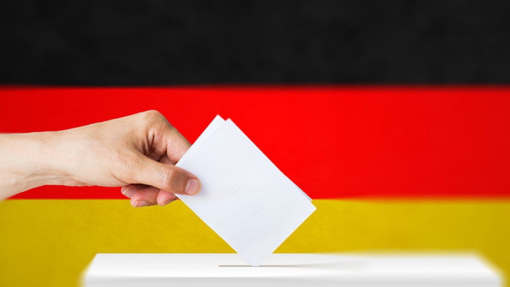 Γερμανία-εκλογές: Άνοιξαν οι κάλπες