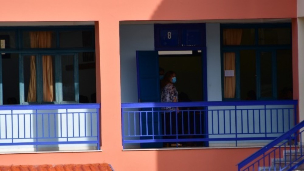 Άγριο ξύλο έξω από σχολείο στη Θεσσαλονίκη-Ερευνάται τυχόν εμπλοκή μαθητών