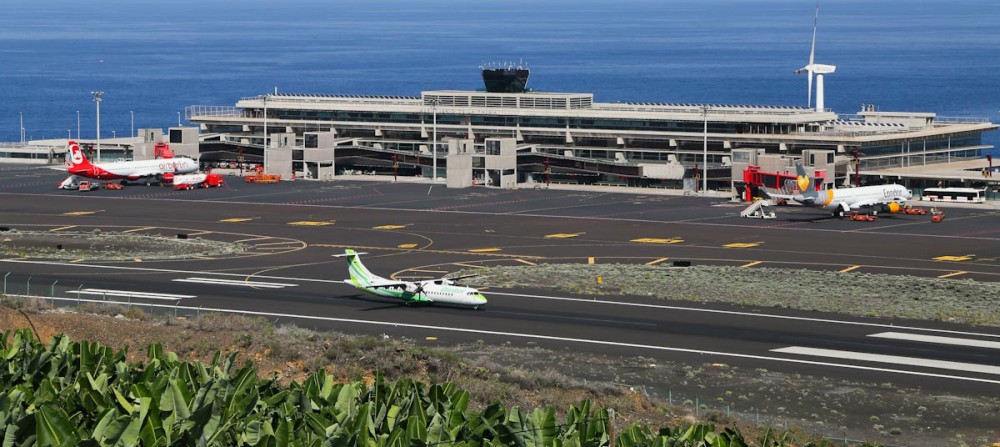 Ισπανία: Άνοιξε ξανά το αεροδρόμιο της Λα Πάλμα