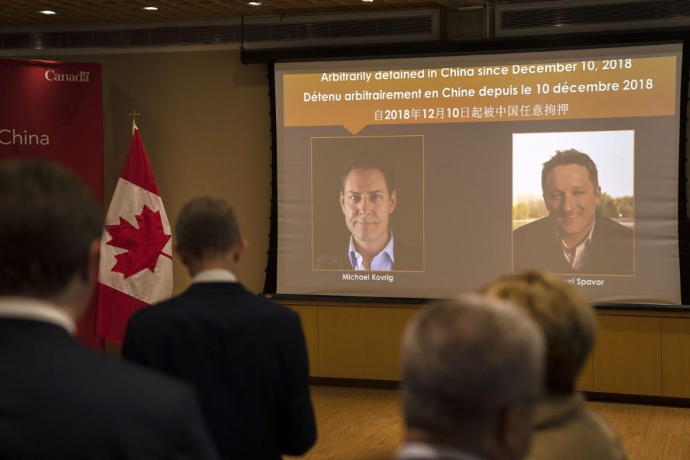Επέστρεψαν στο Κάλγκαρι οι δύο Καναδοί που ελευθερώθηκαν από την Κίνα