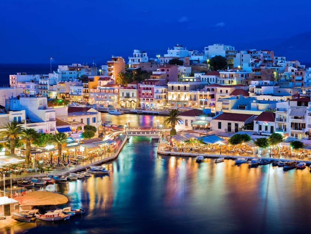 Στην Κρήτη το καλοκαίρι δεν τελειώνει-Τουρίστες μέχρι τον Νοέμβριο