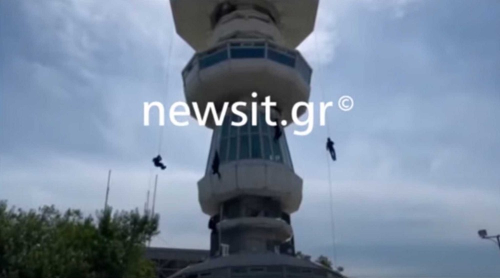 ΔΕΘ : Άνδρες της ΕΚΑΜ «βούτηξαν» στο κενό από τον Πύργο του ΟΤΕ