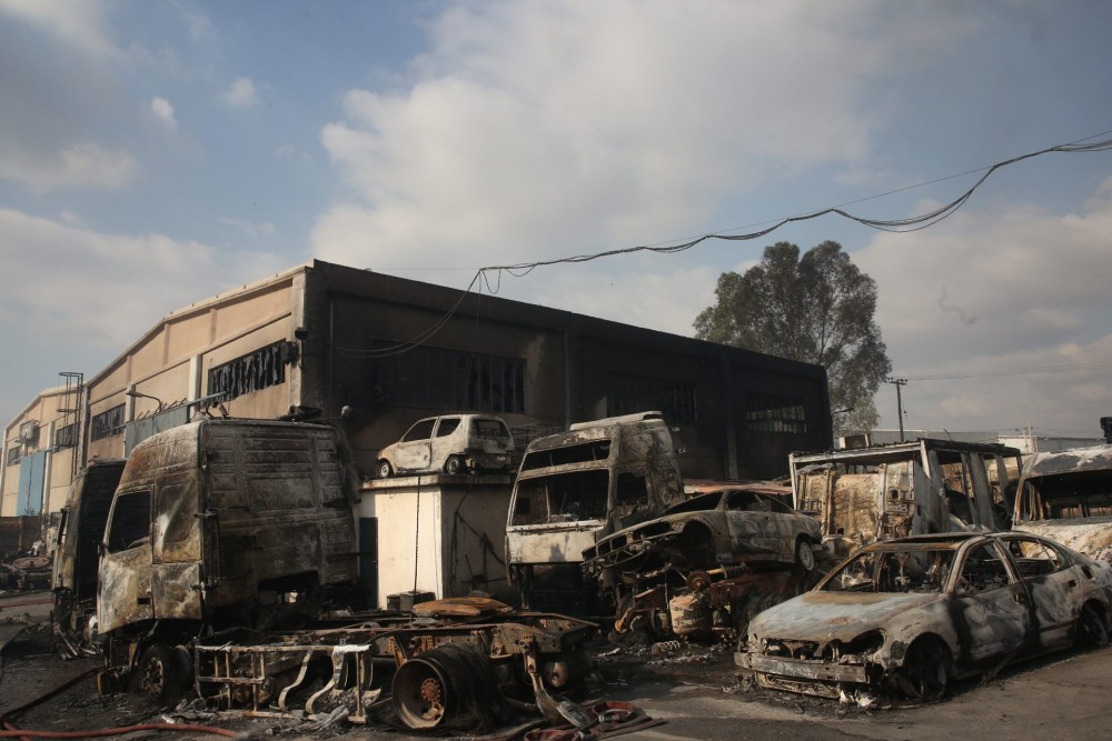 Φωτιά σε εργοστάσιο ξυλείας στον Ασπρόπυργο