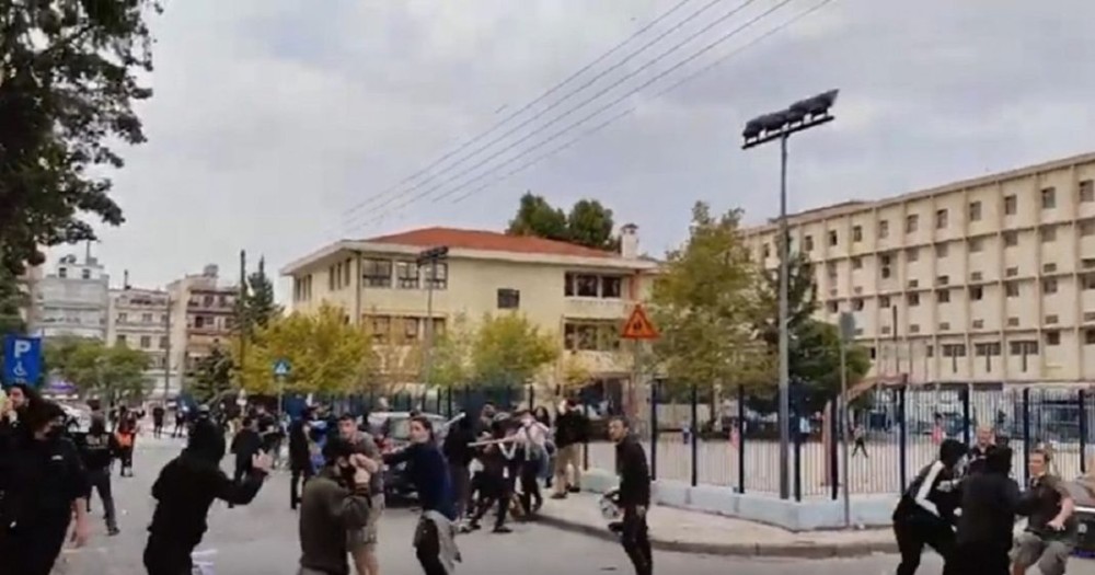 Νέα επεισόδια στο ΕΠΑΛ Σταυρούπολης: Κουκουλοφόροι επιτέθηκαν με πέτρες και κροτίδες σε φοιτητές