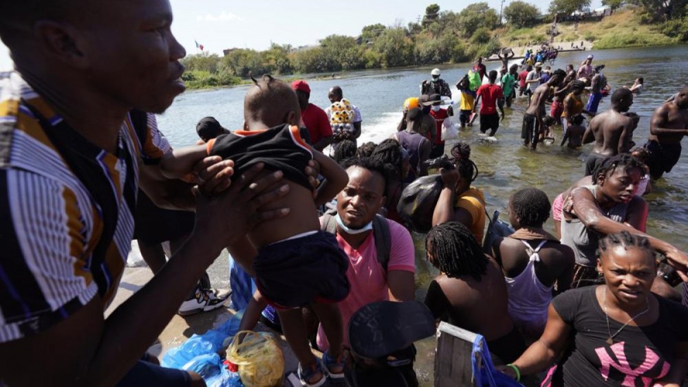 ΗΠΑ: Οι αρχές απομακρύνουν Αϊτινούς μετανάστες, στα σύνορα Τέξας-Μεξικό