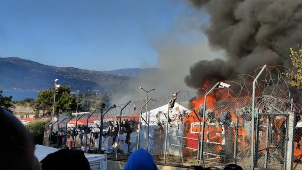 Σάμος: Έσβησε η φωτιά στο ΚΥΤ στο Βαθύ
