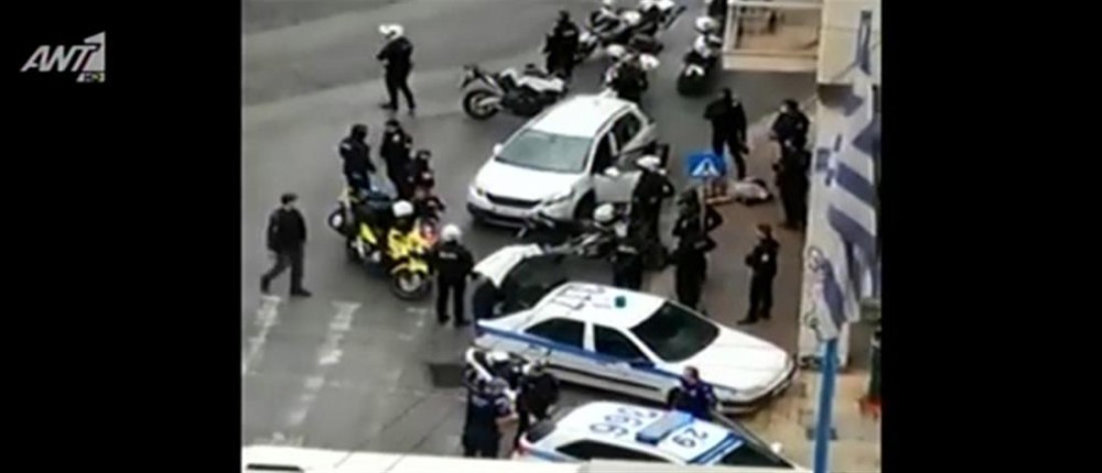 Καταδίωξη και πυροβολισμοί στο κέντρο της Αθήνας-Τραυματίστηκαν ο δράστης κι ένας αστυνομικός