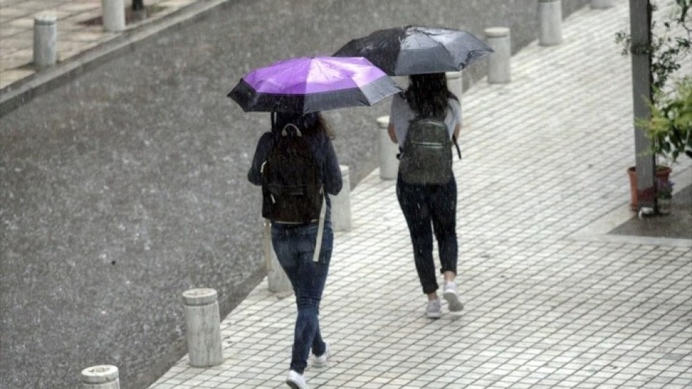 Καιρός: Τοπικές βροχές και μποφόρ στο Αιγαίο